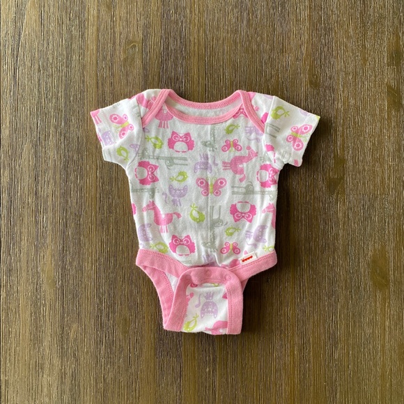 🎉🎉🎉 4 Baby Girl onesies - Picture 3 of 5